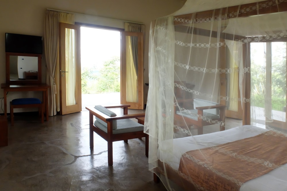 Standard Double Room Single Use, Mixed Dorm, Garden View