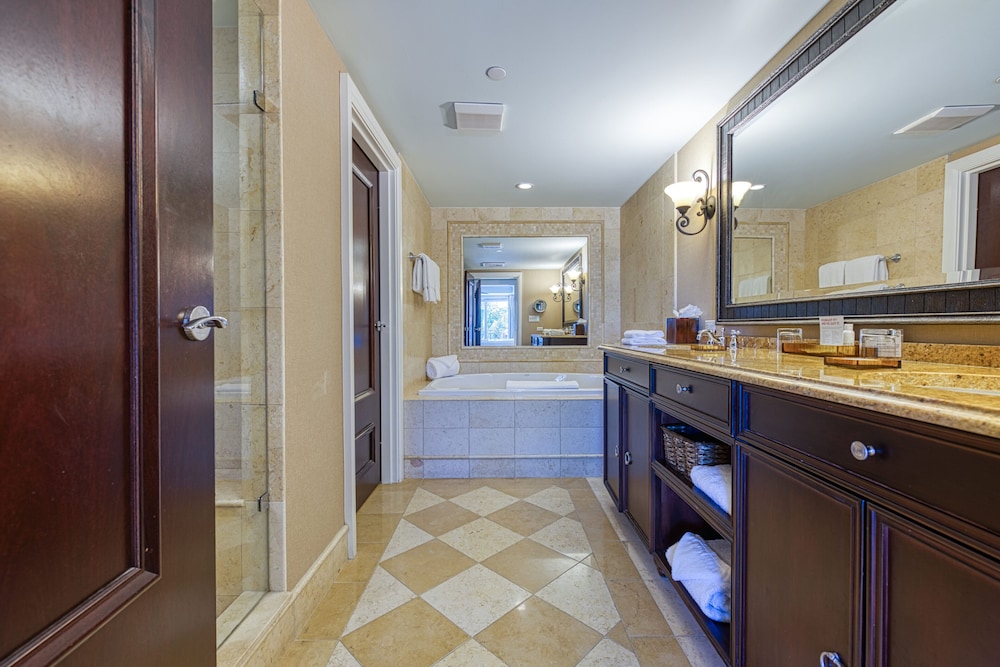 Suite, 1 Bedroom (Water View) - Photo 9