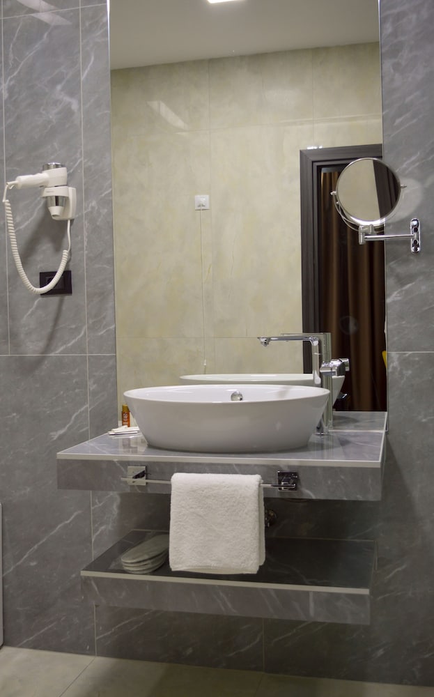 Standard Double or Twin Room photo 3