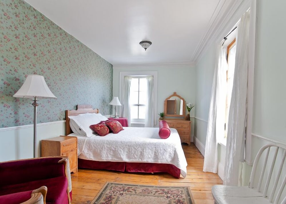 Room, 1 Queen Bed photo 1