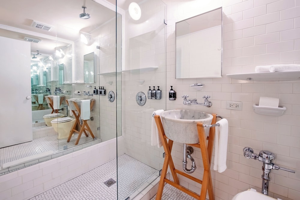 Standard Room, Accessible (Medium, Shower) photo 3