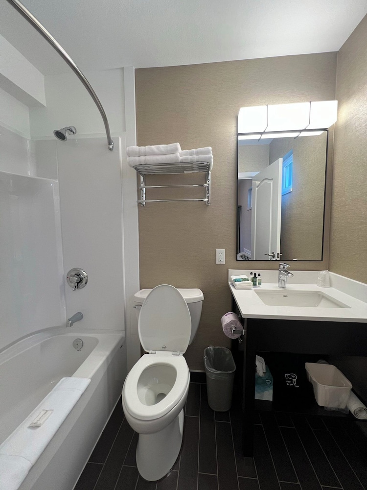 Deluxe Room, 2 Queen Beds, Kitchenette - Photo 3