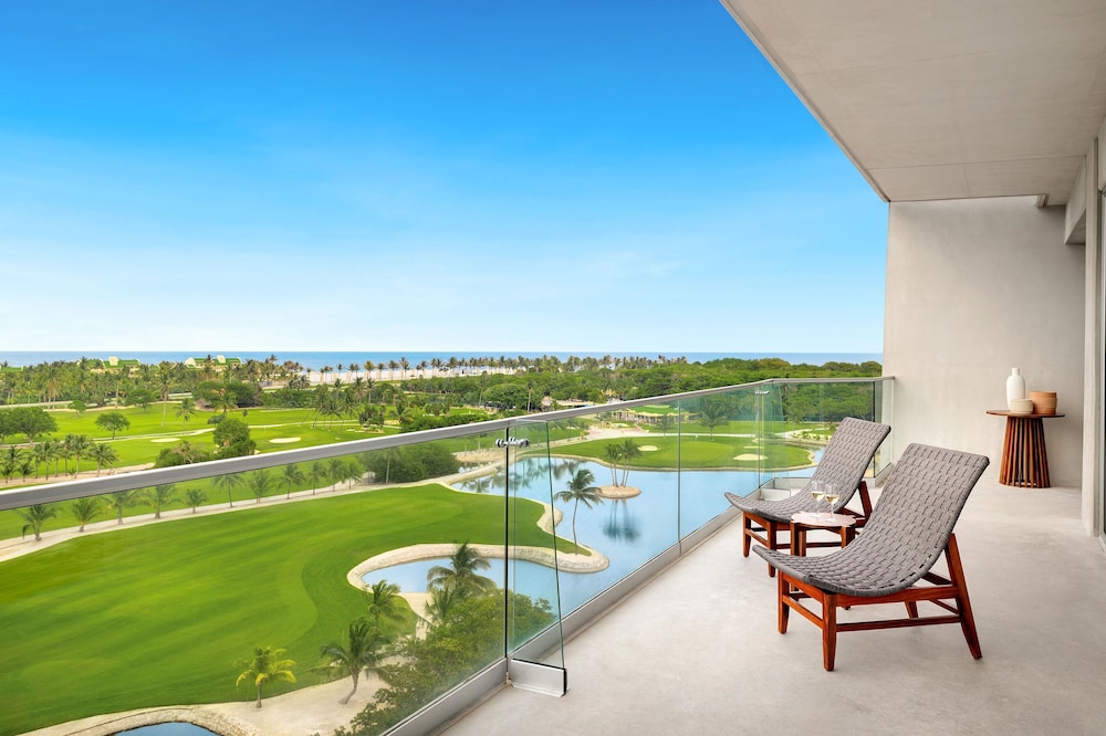 Vantage Club Premium Suite Golf & Ocean View King Bed