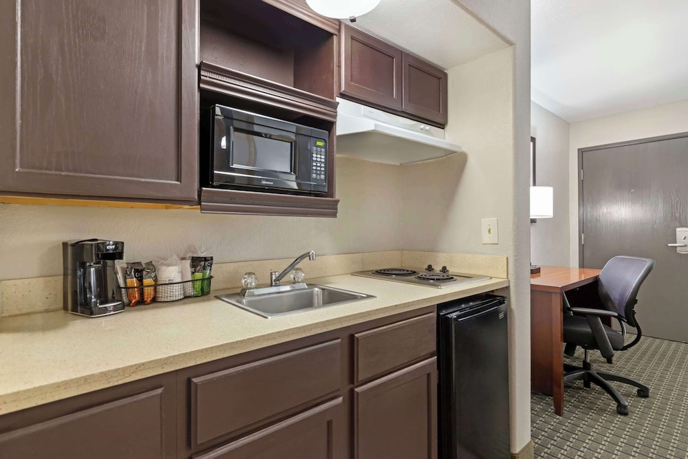 Suite, 1 King Bed, Accessible, Kitchenette (with Sofabed) - Photo 2