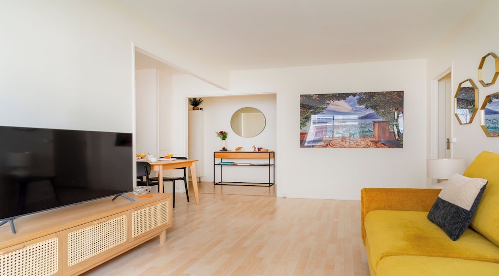 Apartment photo 2