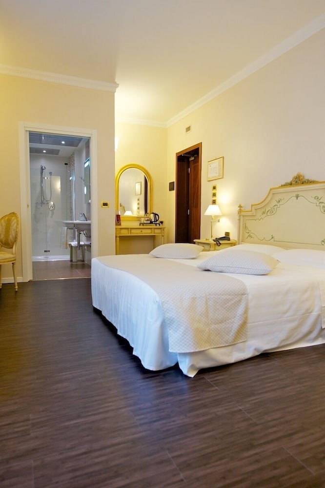 Deluxe Room, 1 Double Bed - Photo 6