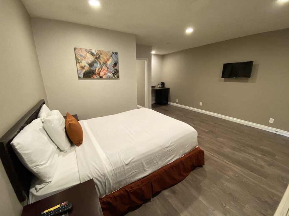 Standard Room, 2 Queen Beds - Photo 3
