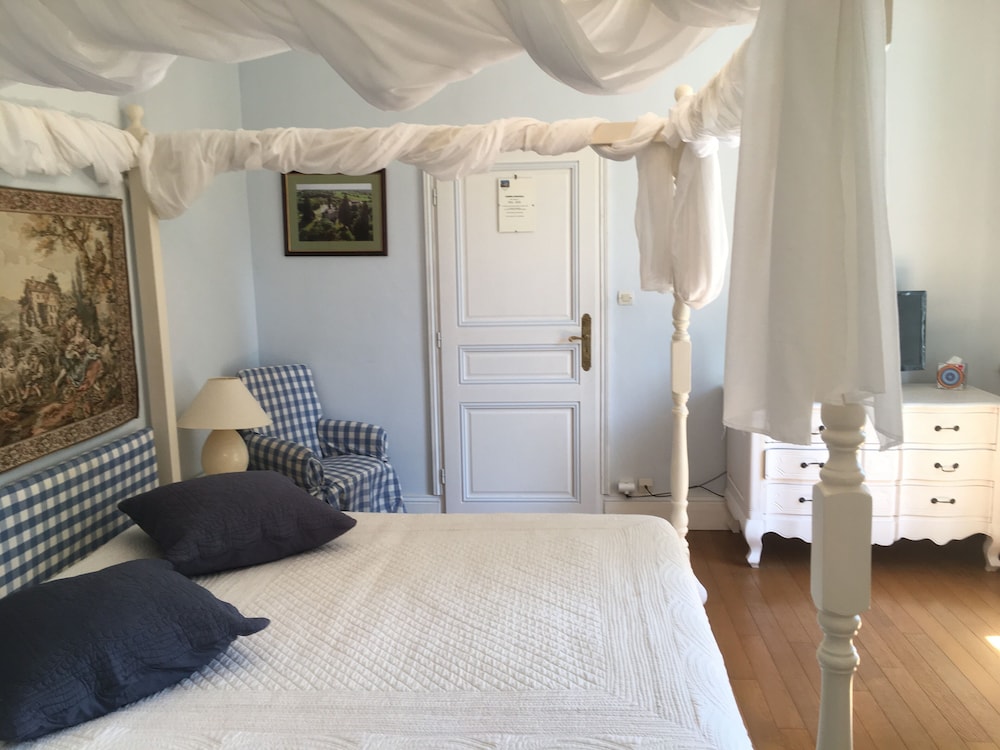 Superior Double Room, Private Bathroom, Park View (2)
