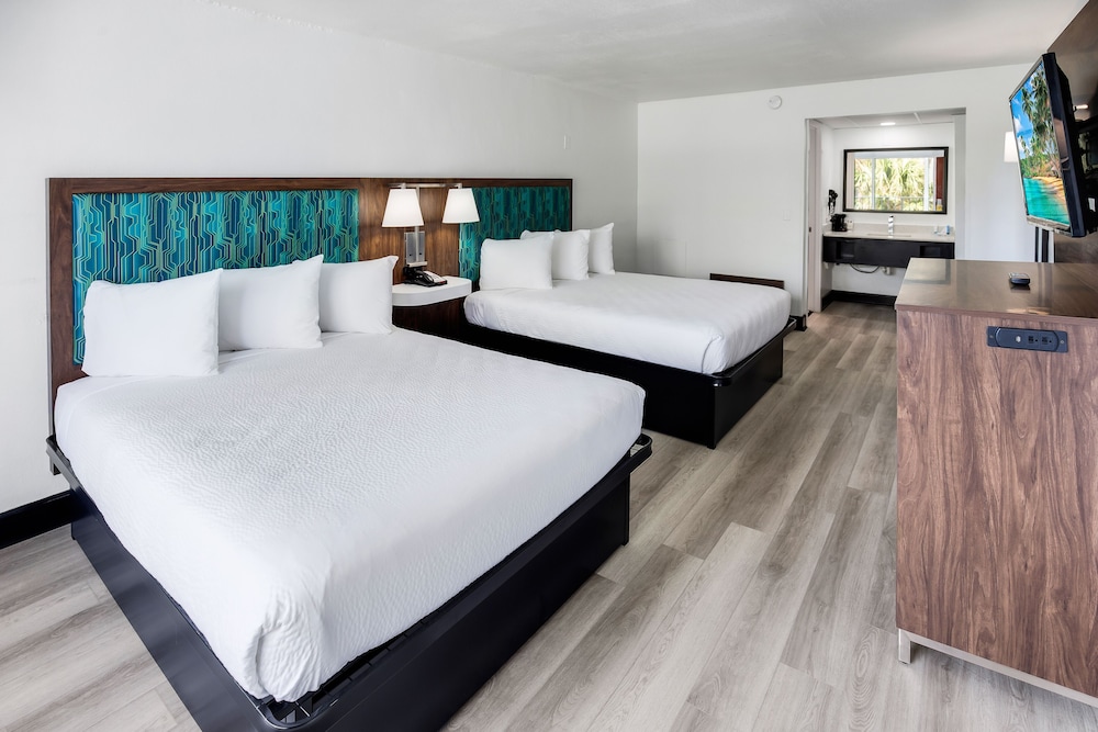 Ocean View 2 Queen Beds, Non Smoking (Newly Remodeled) - Photo 6