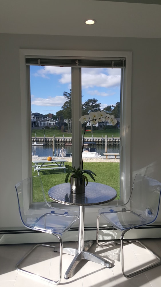 Waterfront 1 Bedroom Suite Queen Room photo 2