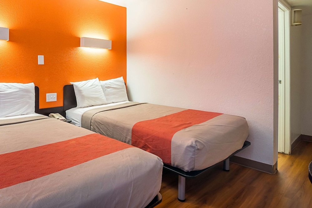 Standard Room, 2 Double Beds, Smoking photo 2
