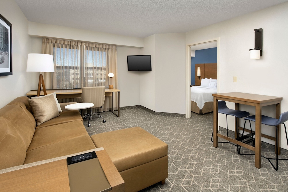 Suite, 1 Bedroom - Photo 1