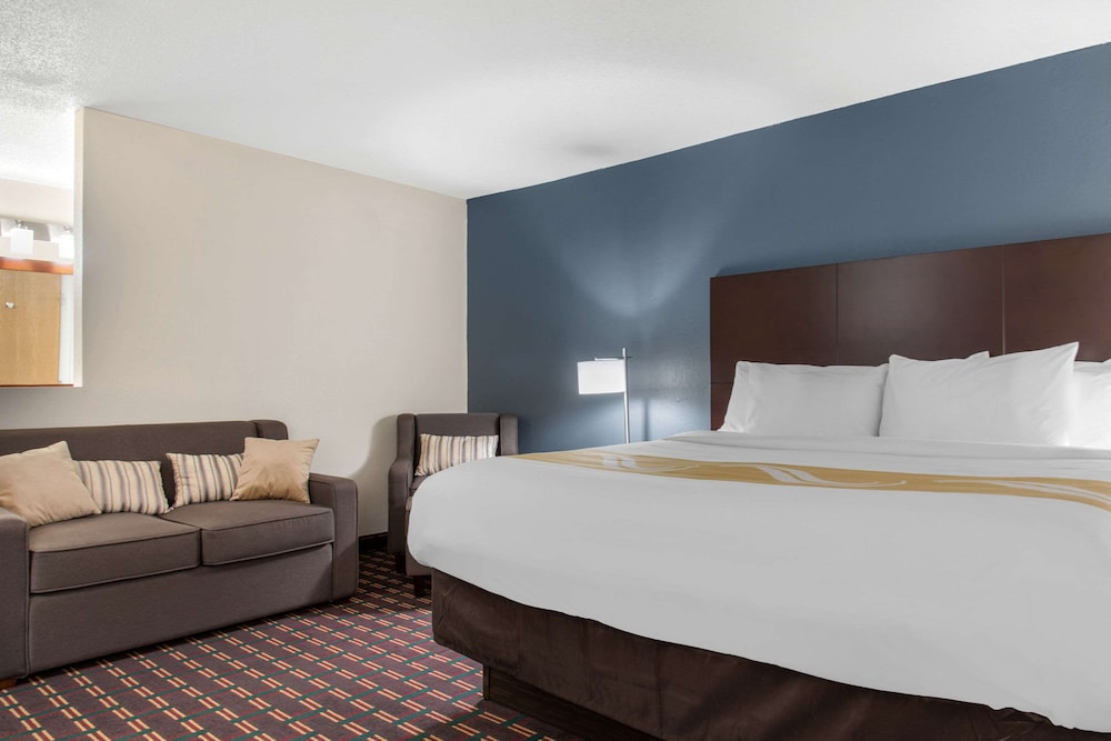 Standard Room, 1 King Bed, Non Smoking photo 3