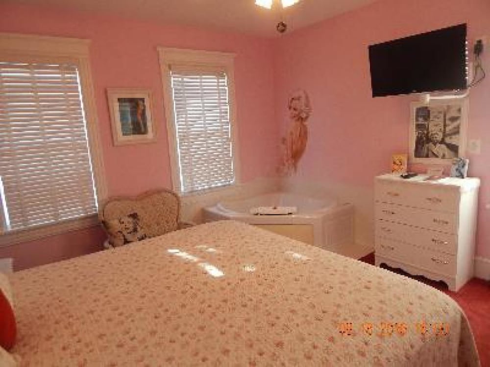 Superior Double Room, Private Bathroom (Marilyn Room)