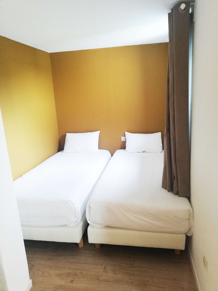 Standard Double Room - Photo 3
