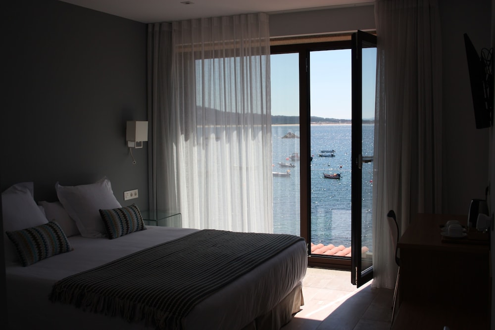 Deluxe Double Room, 1 Queen Bed, Sea View photo 2