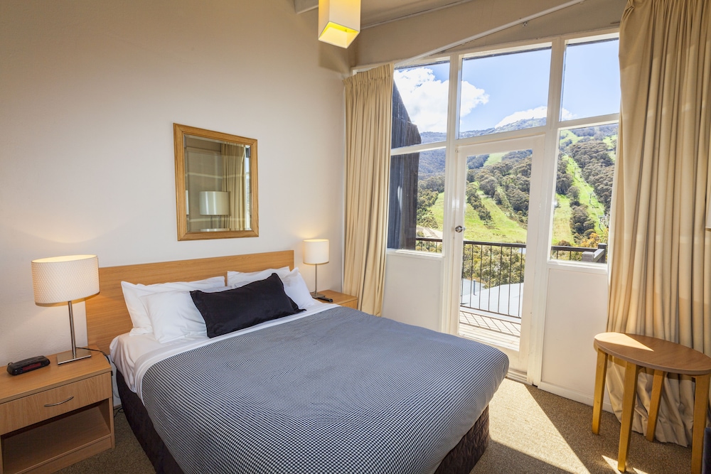 Queen Balcony Room Mountain View photo 2