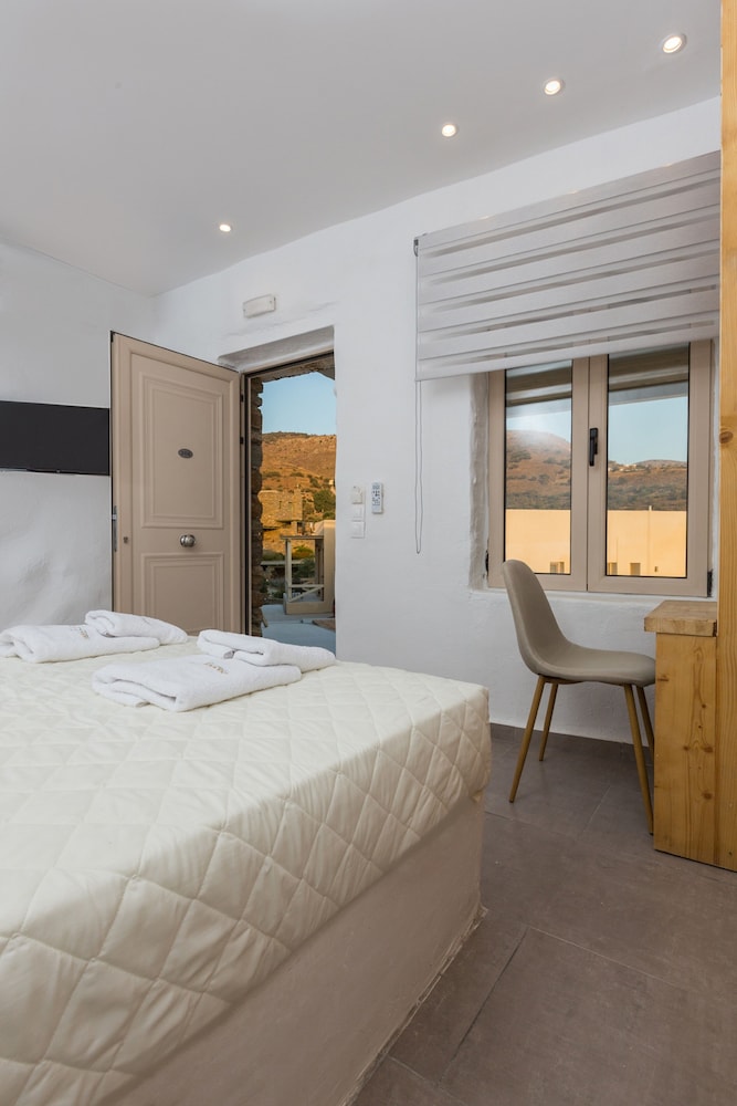 Standard Double or Twin Room (Private balcony) photo 3