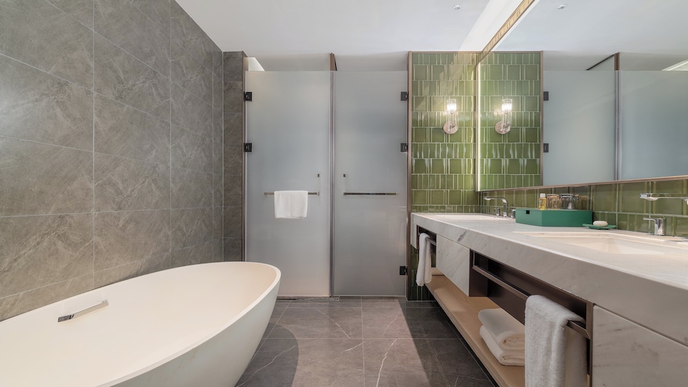 Business Suite, 1 Bedroom, Bathtub