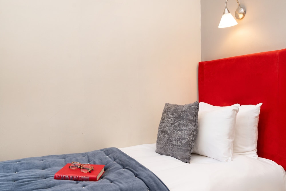 Small Single Room photo 2