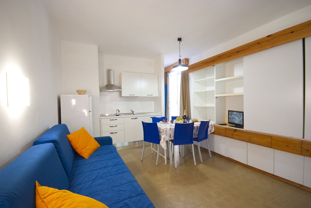 Basic Apartment, 1 Double Bed with Sofa bed photo 2