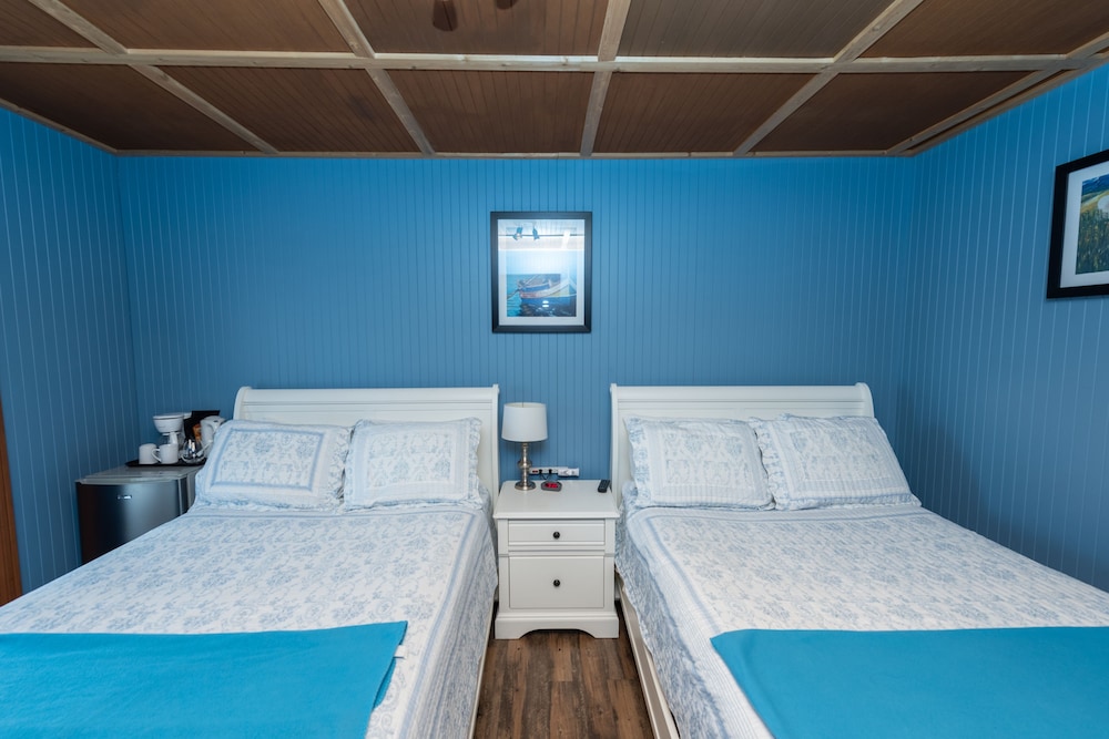 Standard Room, 2 Double Beds photo 3