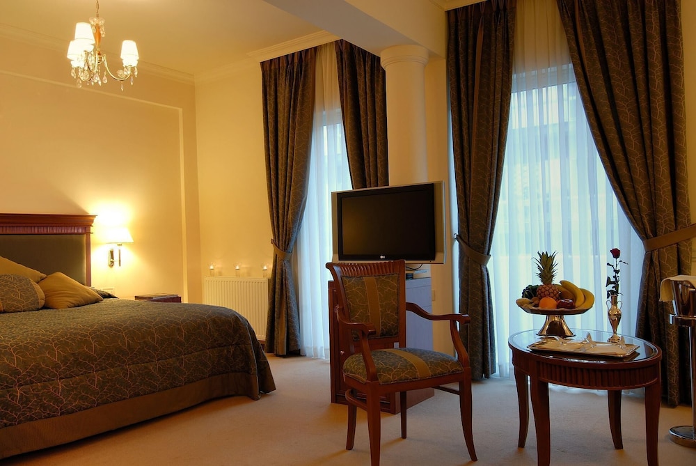 Junior Suite, Jetted Tub photo 3