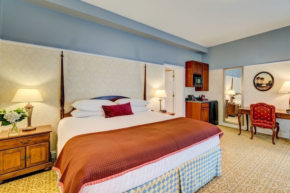 Deluxe Room, 1 King Bed - Photo 4
