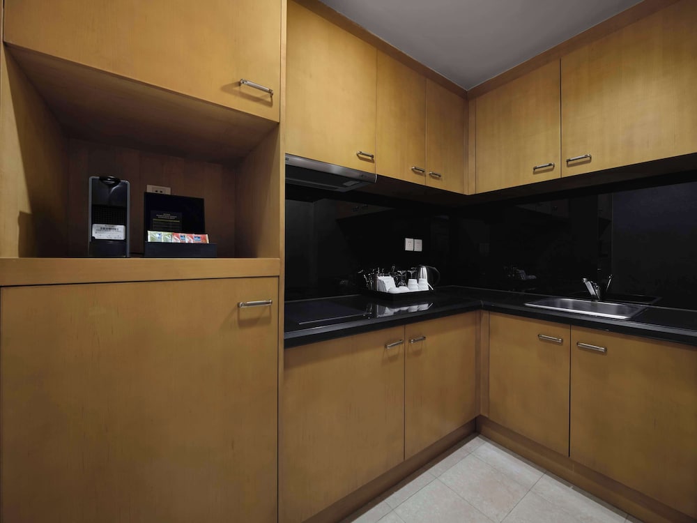 Deluxe king suite - Photo 8
