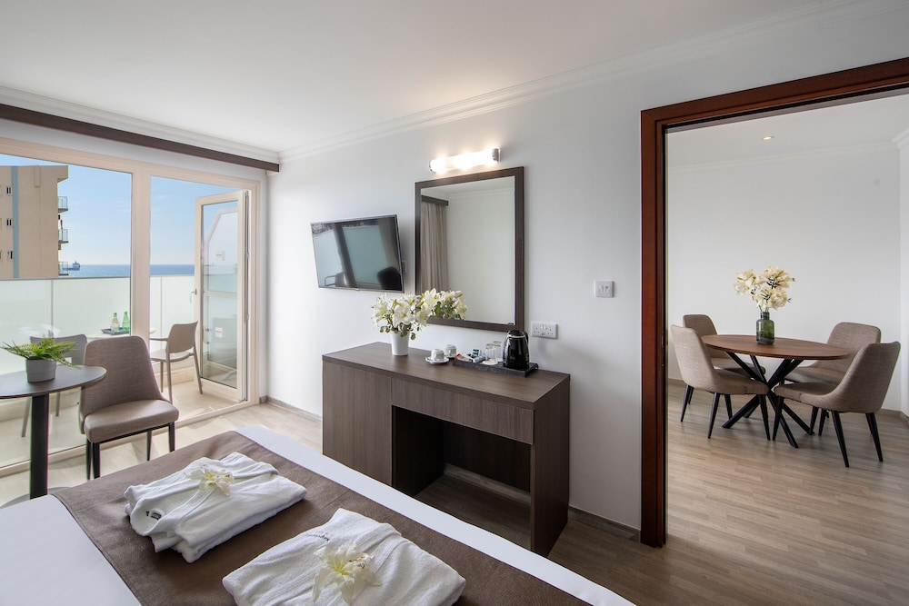 Suite, Sea View