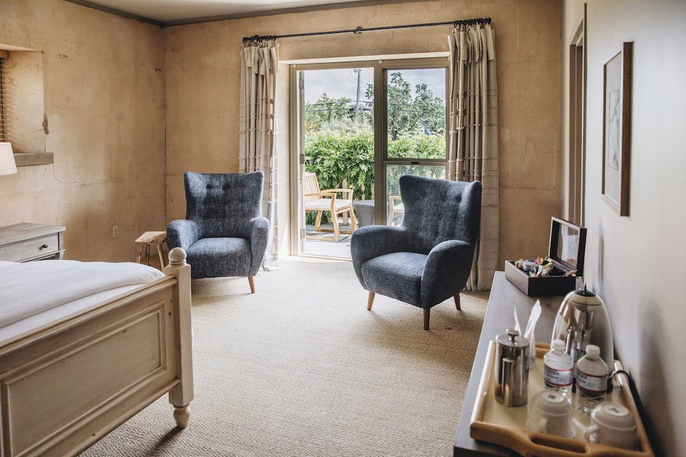 Suite 6 photo 2