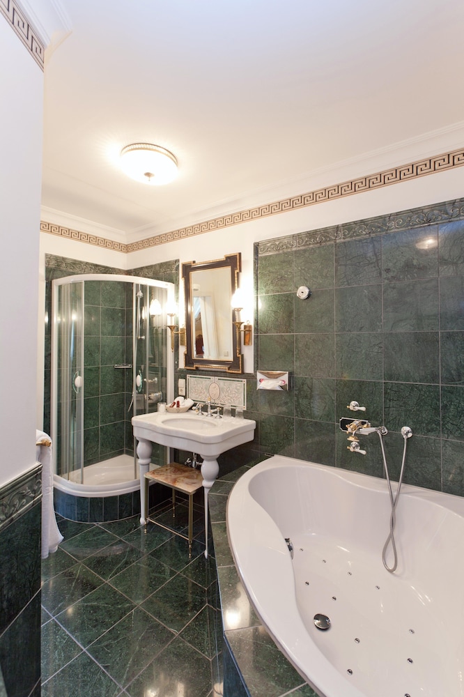 Deluxe Double Room - Photo 24