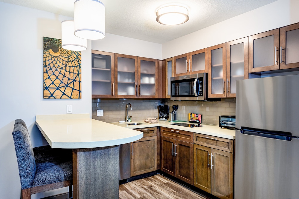 Suite, 1 Bedroom, Kitchen - Photo 7
