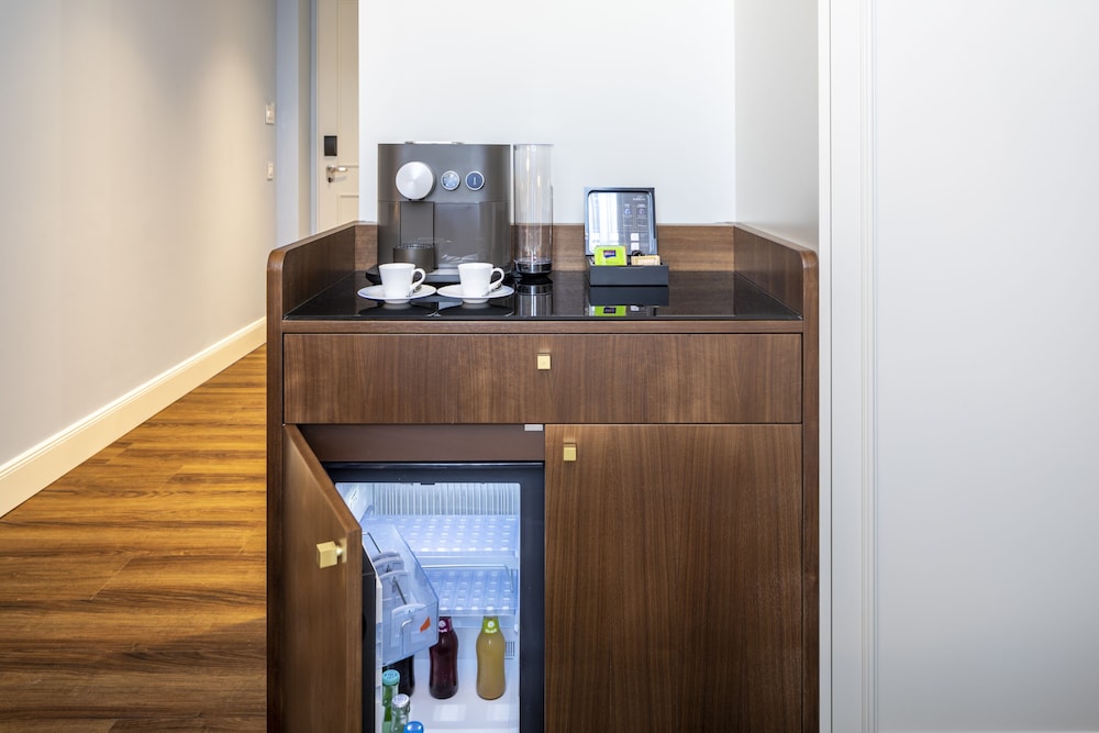 Premier Suite, 1 Bedroom (Signature) thumbnail 6