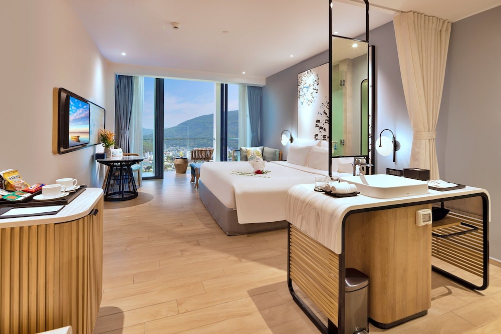 Premier Deluxe Ocean View King - Photo 2