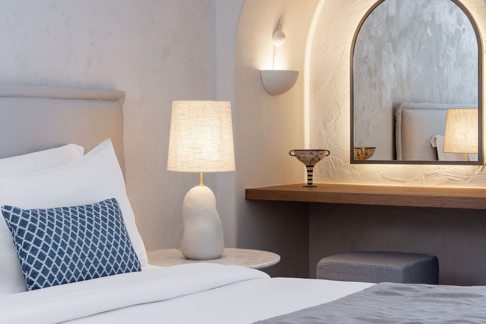 Junior Suite, Sharing Pool, 1 King