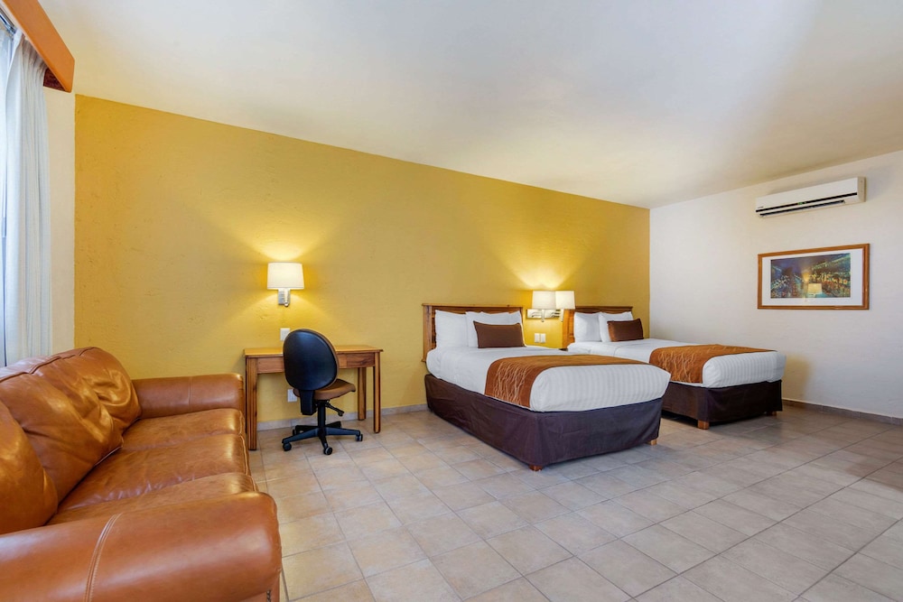 Suite, 2 Double Beds, Non Smoking - Photo 7