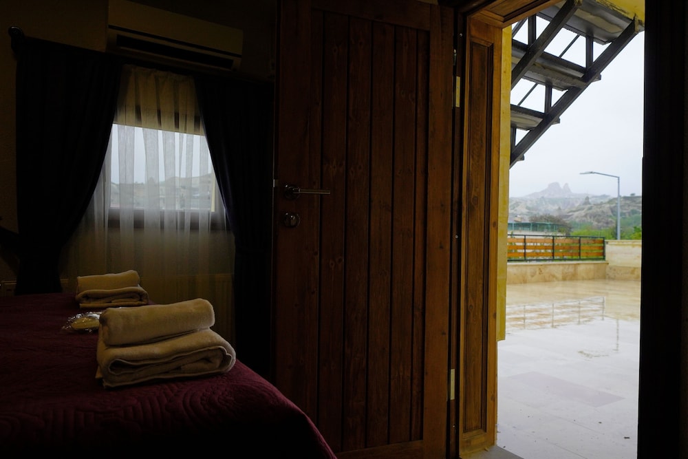 Standard Double Room - Photo 11