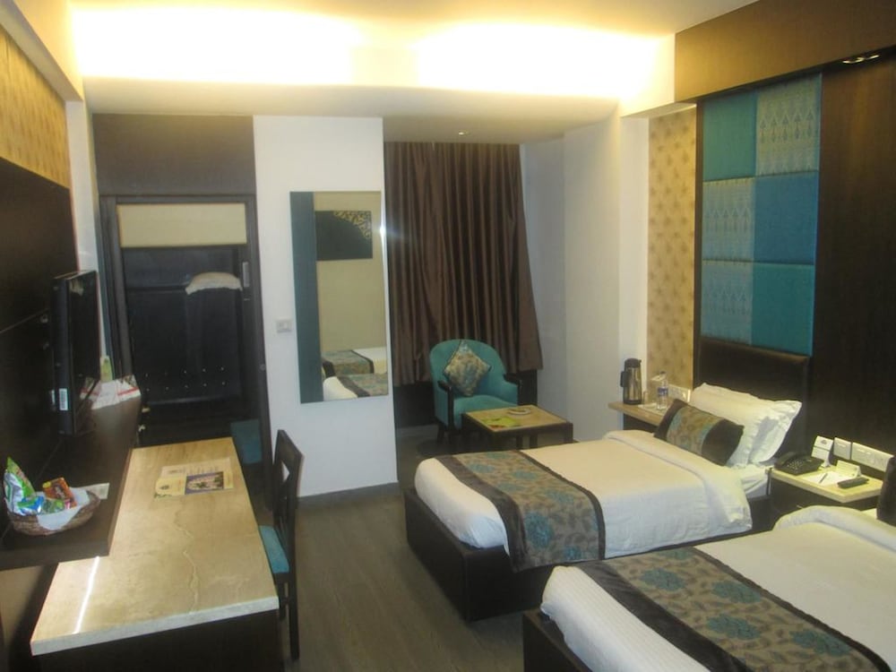 Royal Twin Room - Photo 3