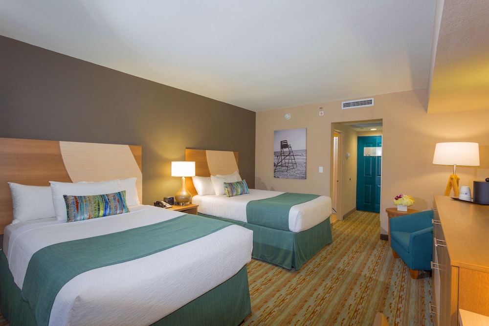 Standard Room, 2 Double Beds, Non Smoking, Refrigerator - Photo 1