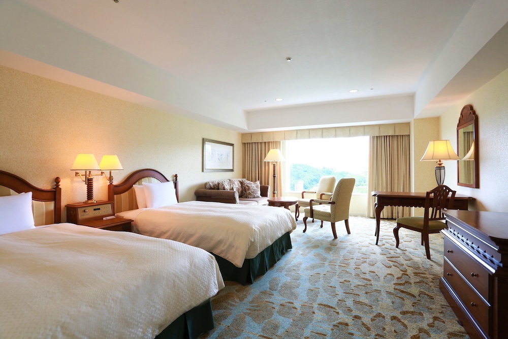 DeluxeTwin Room,Non-Smoking,Half-Board,TEMPURA WAGYU,HidaBeef,SHABU-SHABU SUSHI 5:30