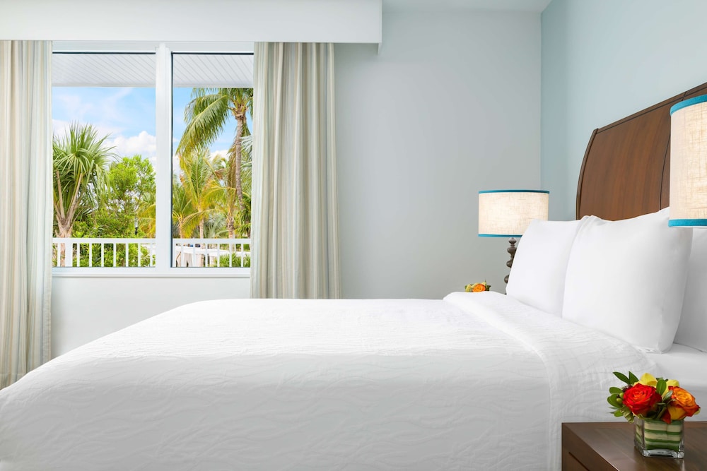 Basic Single Room, 1 Queen Bed photo 3