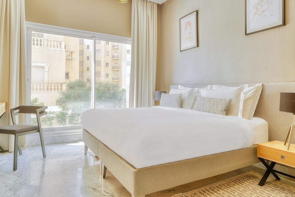 Adam Superior Room