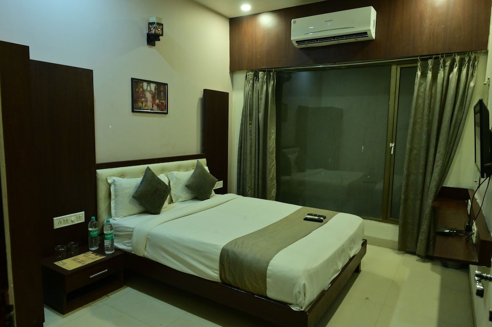 Classic Double Room, City View