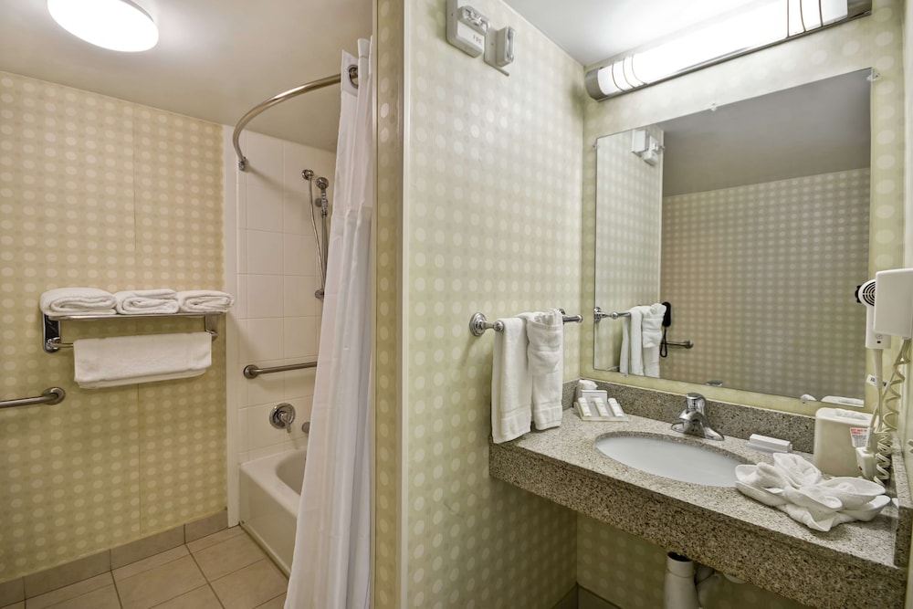 Room, Accessible photo 3