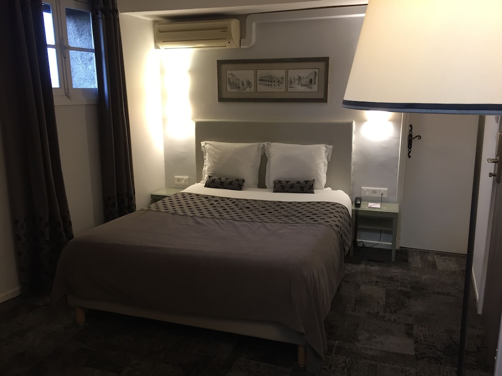 Quadruple Room - Photo 1