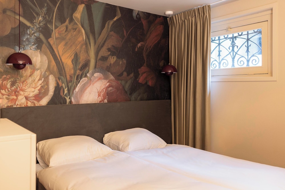 Double Room (street view, souterrain) photo 1