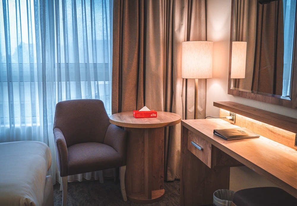 Standard Double Room, 1 King Bed - Photo 7