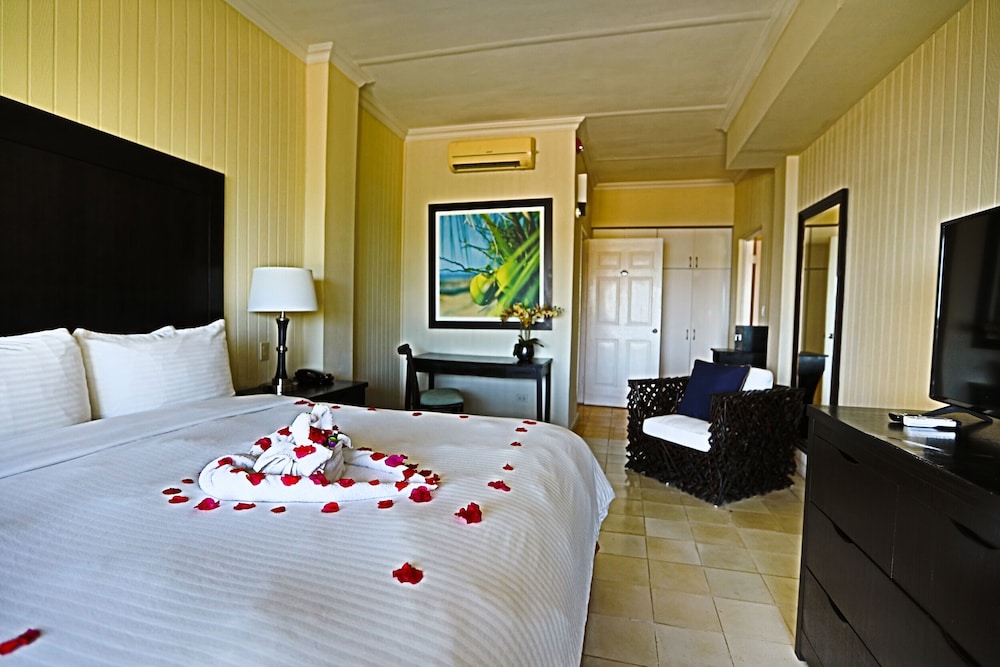 Superior Suite, 1 Bedroom, Beach View photo 1