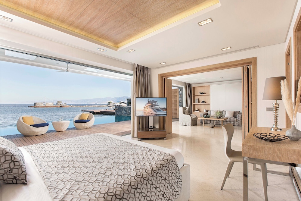 Presidential Bungalow Suite Waterfront Private Pool